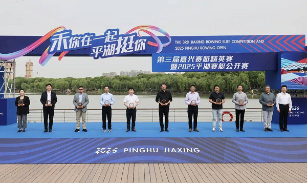 集智聚才丨招商蛇口招商伊敦亮相2025年嘉兴人才日主题活动现场