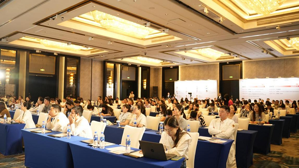 2025口腔舒适化诊疗前沿技术峰会启幕，牙博士引领多学科融合新范式