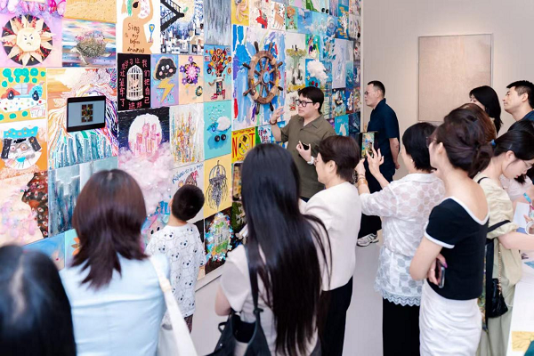 ​华茂集团开启金秋艺术之旅：对话藏品、体验艺术共创