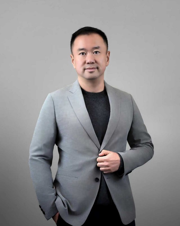 英科医疗刘方毅登央视《对话·创新中国行》：用硬实力铸就全球手套品牌