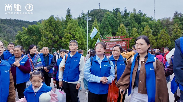 ​孝行天下，爱在尚驰：2025尚驰集团销售冠军张家界专属之旅