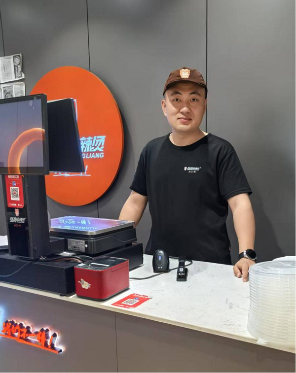 ​张亮麻辣烫加盟业主李博：年盈利70万，六年坚守，熬出北京密云最暖心味道