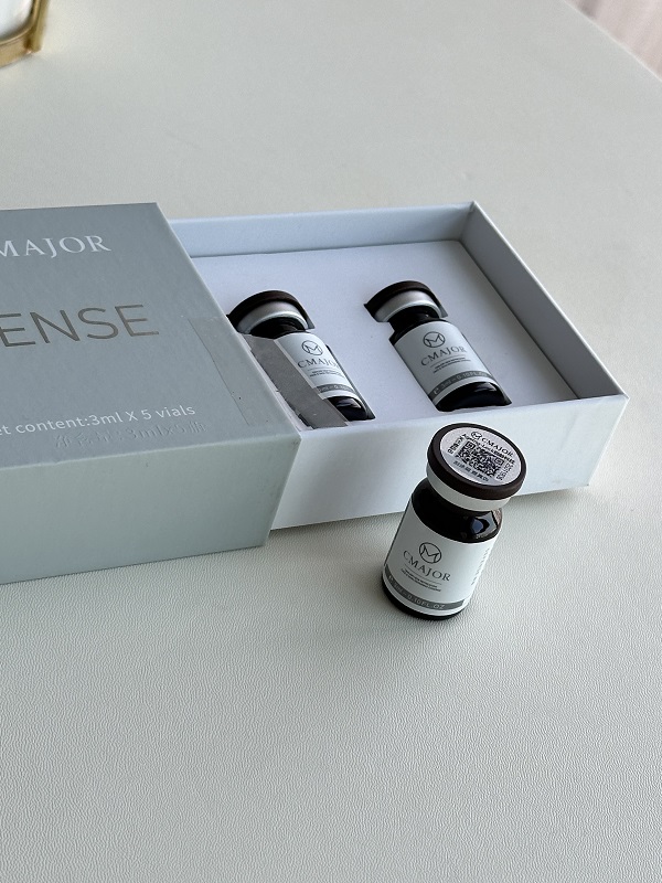 菲玛吉“妆字号”童颜新肌修护精华液：修护受损肌肤，重焕童颜般健康状态​