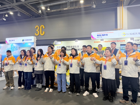 金牌护航 智领出海——拓威天海亮相2025亚马逊全球开店跨境峰会,以定制化服务引爆跨境物流热潮