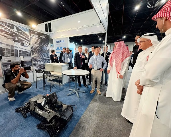 深化一带一路合作：七腾机器人亮相沙特展会，加速智能安全方案出海