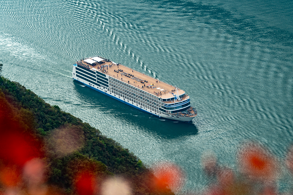 冠达世纪游轮启航文化新程，“世界很大 先看三峡”打造长江文旅融合新图景