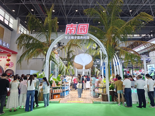 “成长荟萃”、“晚安荟萃”亮相第六届消博会!南国健康新品首发,以创新担当赋能自贸港发展