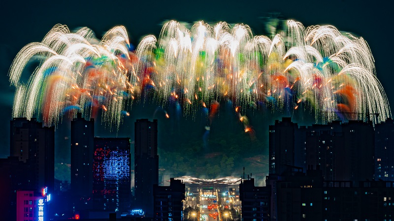 从一场焰火到一场庆典：看梦洁70周年的“坚守”与“焕新”