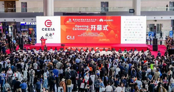 AI赋能教育更有温度！第87届教装展，海亮科技解锁未来教育新模样