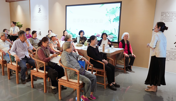 放下手机学急救，亲手配药做香囊，御君方这场中医沙龙为何让市民直呼“再来一场”