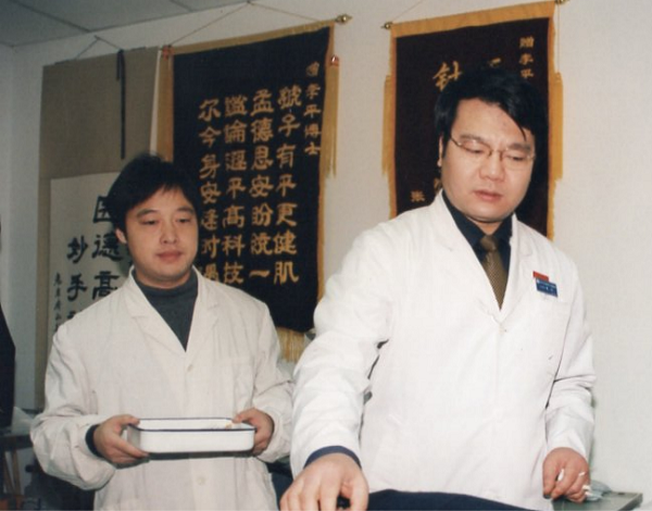 四十载深耕杏林 针药并举守初心——记名中医李平的传承创新济世之路