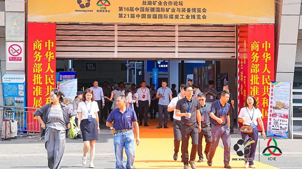 逐绿疆场丨科华高可靠超充护航新疆零碳运输新篇章！